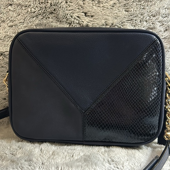 Victorias Secret crossbody camera bag. - Picture 4 of 5